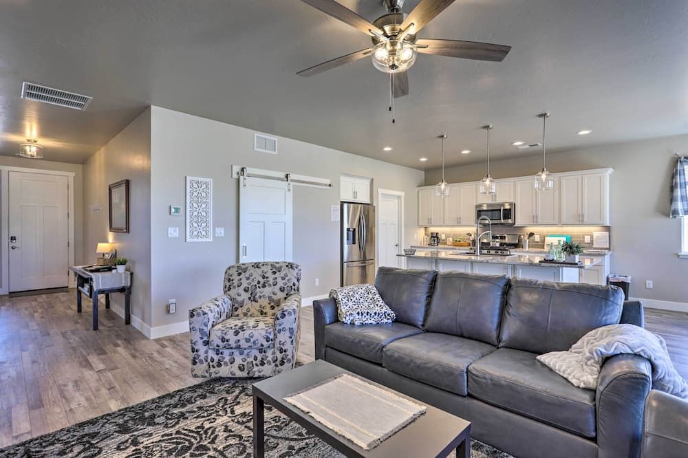Family-Friendly Grand Junction House Wit - Grand Junction - Living room
