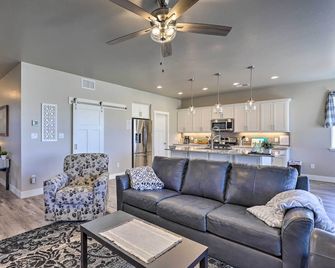 Family-Friendly Grand Junction House Wit - Grand Junction - Living room