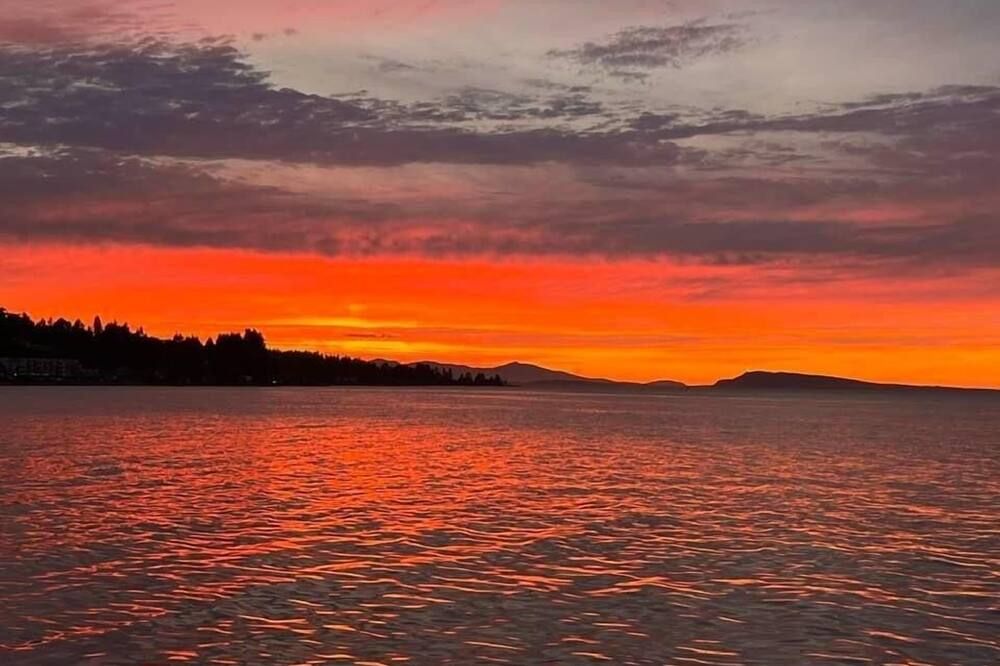 Sand Pebbles Inn - Qualicum Beach - Außenansicht