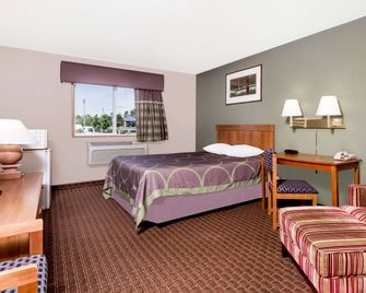 Super 8 by Wyndham Augusta/Ft Eisenhower Area - Augusta - Bedroom