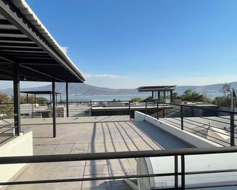 Discover the perfect getaway at our lakeside home within a gated community - San Juan Cosalá