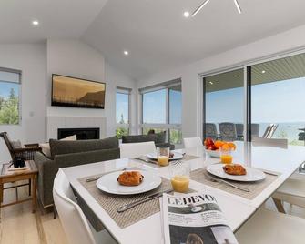 Vigie du St-Laurent 86: Spa and River Views - L'Isle-aux-Coudres - Essbereich