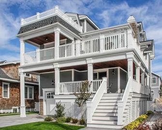 159 26th Street - Spacious home in the heart of Avalon, two blocks to beach. - Avalon - Budynek