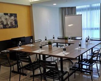 Fahrenheit Suites Kuala Lumpur - Kuala Lumpur - Restaurant