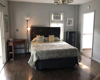 Marble Island South - Village Waterfront with dockage, parking, restaurants . - Baldwinsville - Bedroom