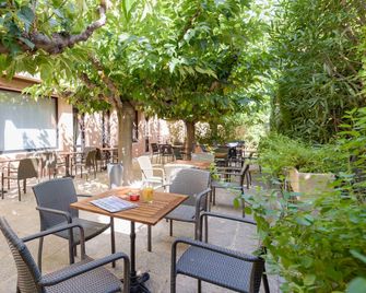 ibis Avignon Centre Pont de l'Europe - אביניון - פטיו