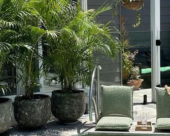 Detached studio - 10 minute walk to Kendalls Beach - Wollongong - Patio