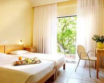 Hanioti Hotel - Chaniotis - Schlafzimmer