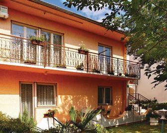 Beautiful Apartment In Pula With Wifi - Pula - Gebouw