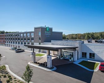Holiday Inn Express & Suites Ludington By IHG - Ludington - Edificio