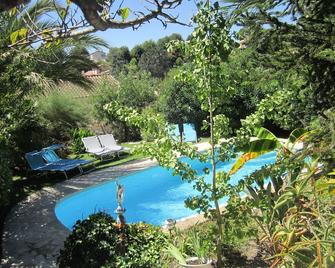 Un petit Paradis à 5 min de la mer avec piscine privée - Garden - Cagnes-sur-Mer - Piscine