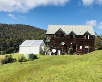 Fantastic getaway for family or friends with spectacular views. - Margate - Edificio