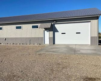 Newly built in Devils Lake, Perfect for Fishing or Relaxing. - Devils Lake - Budova