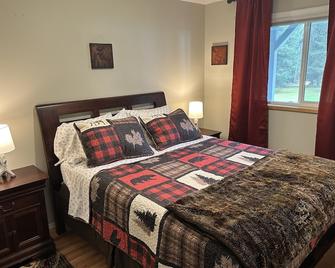 Spruce Goose Lodge - Seward - Bedroom