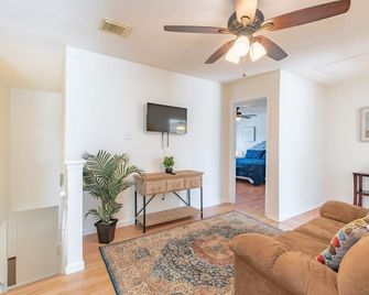 Luxury 5br House With Pool By Seaworld & Lackland - San Antonio - Stue