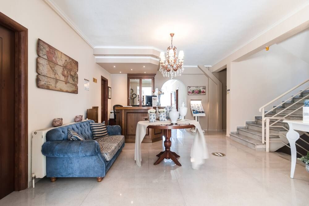 ألكيونيز هوتل