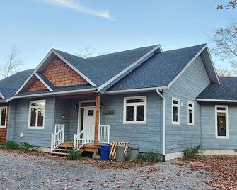 Luxury Lake Cottage with a rustic vibe just 2.5hrs away from GTA. - Dunchurch - Building