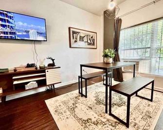 New Studio cozy décor min. from beach & Wynwood - Miami - Dining room