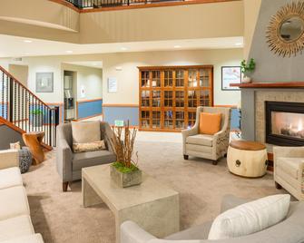 Holiday Inn Express & Suites Arcata/Eureka-Airport Area - McKinleyville - Lobby