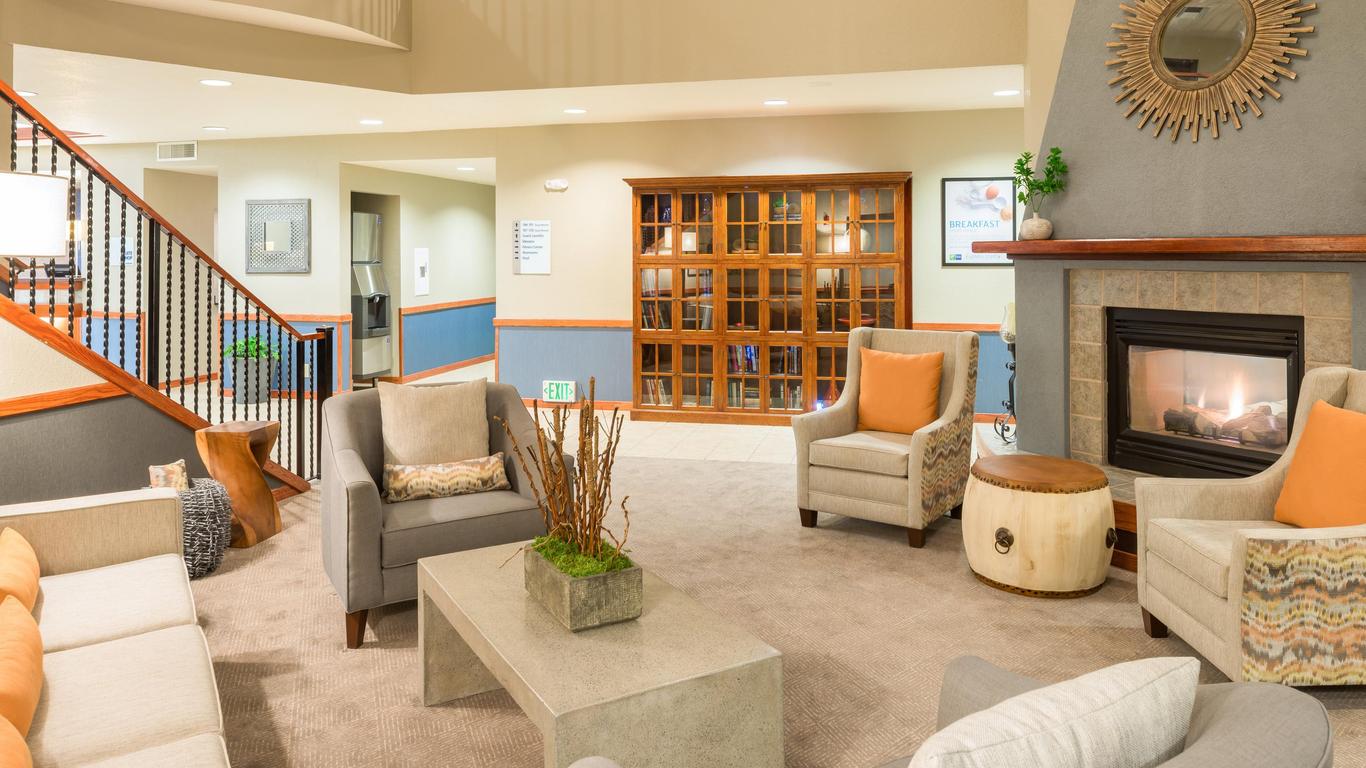 Holiday Inn Express & Suites Arcata/Eureka-Airport Area