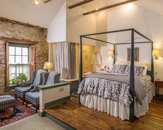 Washington House Inn - Cedarburg - Bedroom