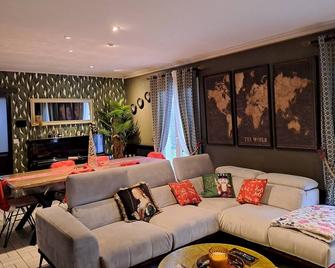 House with swimming pool (heated), garden and spa (inflatable). - Bergerac - Sala de estar