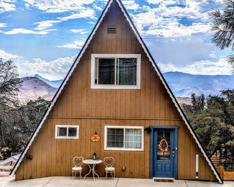 Spectacular A-Frame, epic views! S'mores by the firepit under a million stars. - Wofford Heights - Gebäude