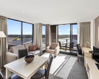 Oaks Adelaide Horizons Suites - Adelaide - Bedroom
