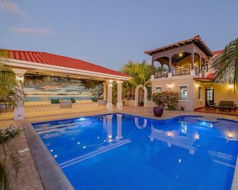 Gran Pacifica Beach Resort & Homes - San Juan - Piscina