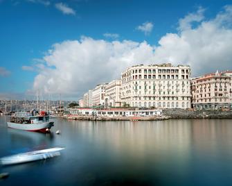 Eurostars Hotel Excelsior - Naples - Building