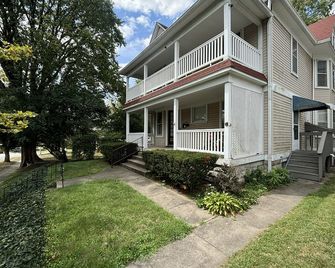 2nd Floor suite, close to ISU, Mill, & downtown - Terre Haute - Будівля