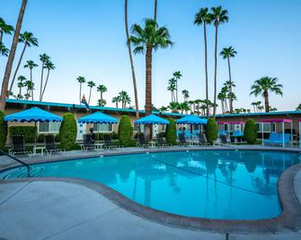 Inndulge Iconic Gay Men's Resort - Palm Springs - Pool