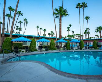 Inndulge Iconic Gay Men's Resort - Palm Springs - Pool