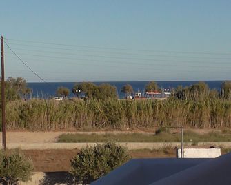 Daylight Hotel - Perissa