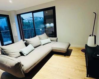 Chambre bas de Villa sur les Hauteurs de Bastia - Bastia - Sala de estar
