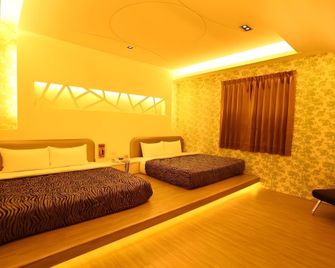 Yuan Chyau Motel - Taichung City - Bedroom