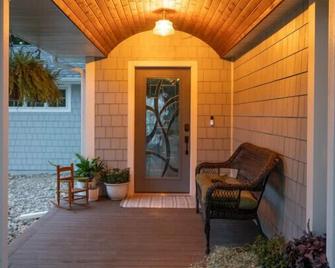 Waconia Lakefront Cottage- dogs ok - Waconia - Patio