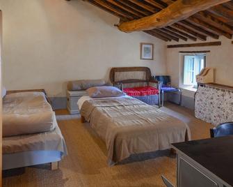 3 Bedroom Gorgeous Home In San Cassiano Di Contro - Cocciglia - Habitación