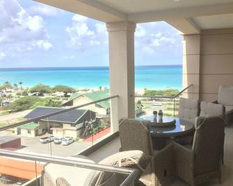 Royal Penthouse-New Stunning Two Storey Penthouse Condo With Roof Top Terrace - Oranjestad - Balcón