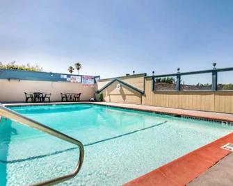 Monterey Fairgrounds Inn - Monterey - Pool