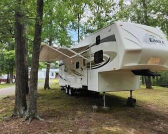 Wilderness Glamper Retreat - Kuttawa