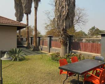 The Milford Lodge - Kitwe - Patio