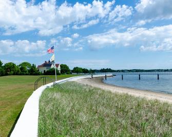 Quaint Carriage House on Sprawling Waterfront Estate with Private Beach - Wareham