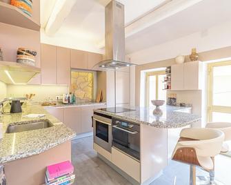 Renovated House In The Center Of Beausoleil - Beausoleil - Cucina
