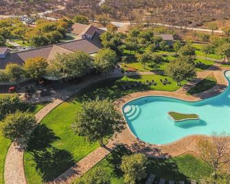 Damara Mopane Lodge, Twyfelfontein, Namibia - Khorixas - Piscina
