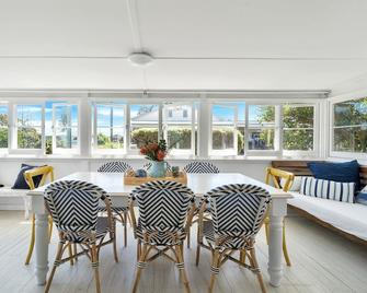 Avalon: vintage beachside family getaway - Currarong - Dining room
