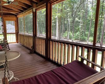 Cozy Cabin in the Woods, near Carolina Horse Park - Raeford - Balcón