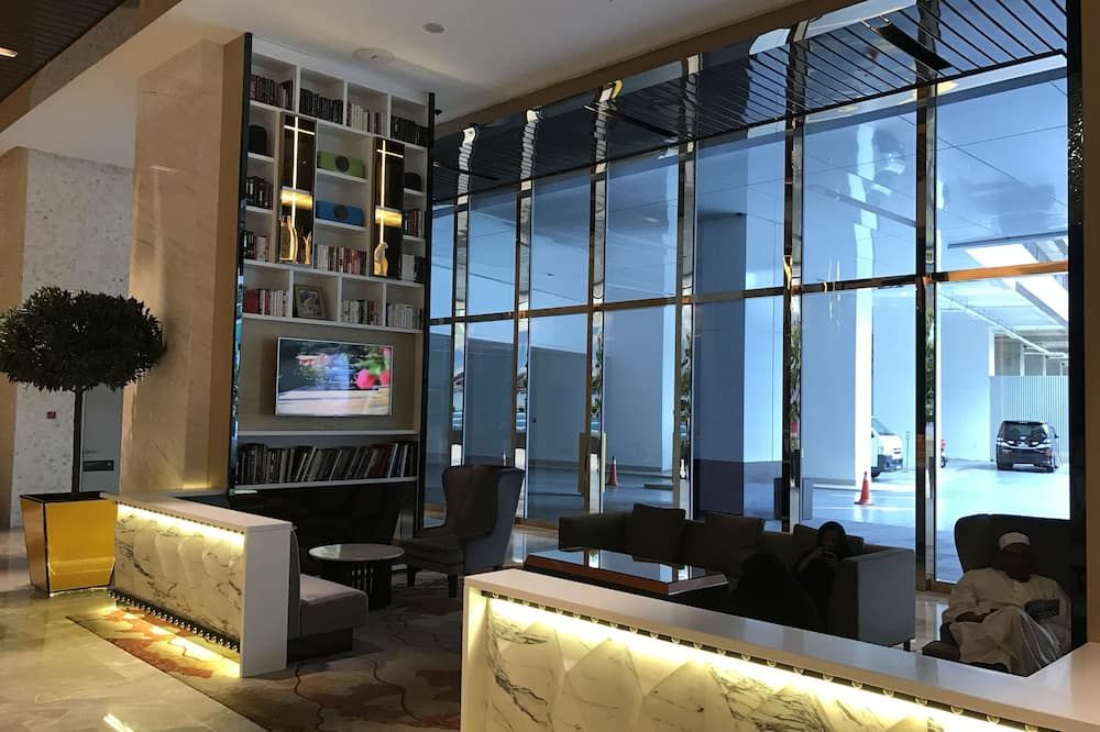 ذا بلانتيوم سويتس