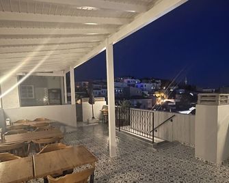 Muharrembey Otel - Τσεσμέ - Μπαλκόνι