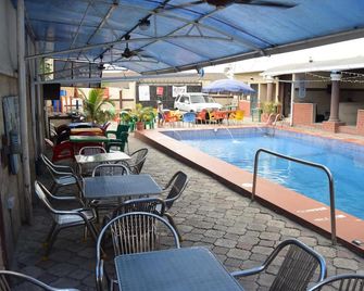 De'elites Pool Bar & Inn - Port Harcourt - Bazén